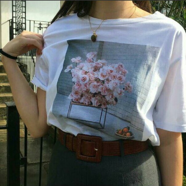 Drawer(ドゥロワー)のFjura   ROSES T-SHIRT size　S レディースのトップス(Tシャツ(半袖/袖なし))の商品写真