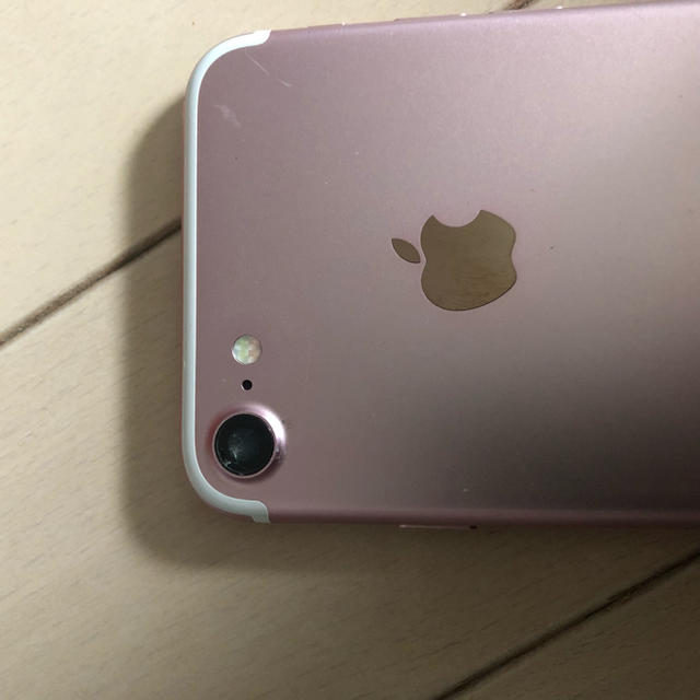 Apple(アップル)のiPhone7 32gb SoftBank スマホ/家電/カメラのスマートフォン/携帯電話(スマートフォン本体)の商品写真