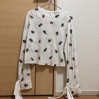 マウジー(moussy)のmoussy 花柄刺繍ブラウス(シャツ/ブラウス(長袖/七分))