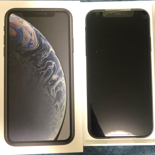 Apple(アップル)のiphone XR 64GB Black【Softbank版】 スマホ/家電/カメラのスマートフォン/携帯電話(スマートフォン本体)の商品写真