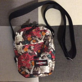 イーストパック(EASTPAK)のイーストパック ショルダーバッグ THE ONE 総柄 マルチカラー ポシェット(ショルダーバッグ)