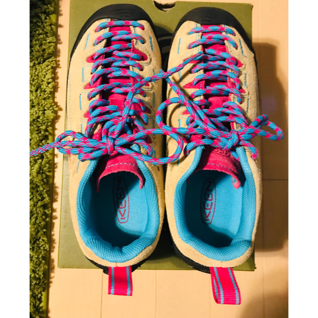 KEEN(キーン)の★みゆたろうさん専用★keen ジャスパー 人気カラー 23.5センチ  レディースの靴/シューズ(スニーカー)の商品写真