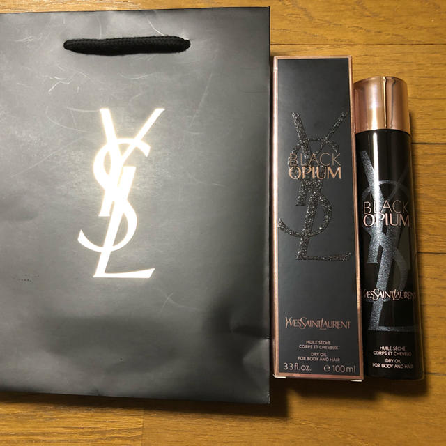 Yves Saint Laurent Beaute(イヴサンローランボーテ)のイヴサンローラン   ドライオイル オイル 限定 ブラックop コスメ/美容のボディケア(ボディオイル)の商品写真