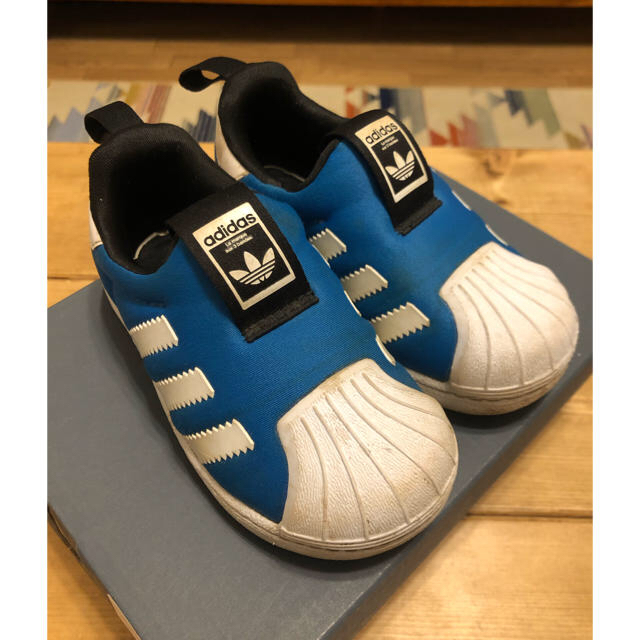 adidas(アディダス)のadidasスニーカーキッズスーパースタースリッポン14㎝男の子 キッズ/ベビー/マタニティのベビー靴/シューズ(~14cm)(スニーカー)の商品写真