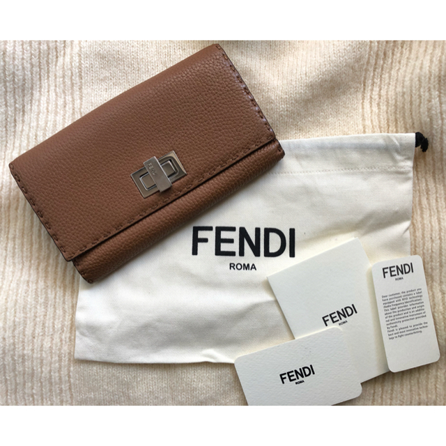 フェンディ FENDI 財布 ピーカブー セレリア