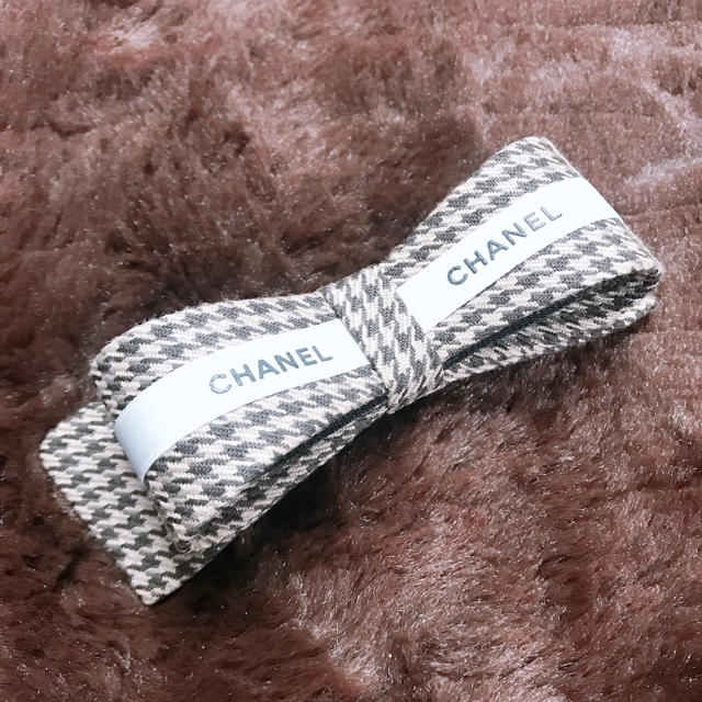 CHANEL(シャネル)のシャネルCHANELラッピングリボンリメイクバレッタベージュ千鳥ハンドメイド ハンドメイドのアクセサリー(ヘアアクセサリー)の商品写真