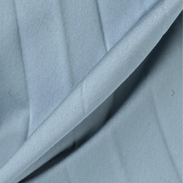 SLOBE IENA(スローブイエナ)の新品タグ付きスローブイエナ☆サテンプリーツロングスカート サックスブルー レディースのスカート(ロングスカート)の商品写真