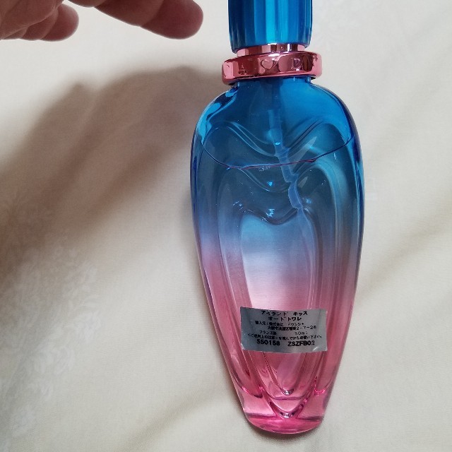 ESCADA(エスカーダ)のエスカーダ　アイランドキス50ml コスメ/美容の香水(香水(女性用))の商品写真