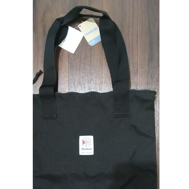 Reebok(リーボック)のReebok ト－トバック 色は黒 レディースのバッグ(トートバッグ)の商品写真