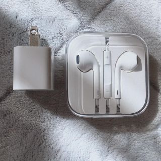 アップル(Apple)のイヤフォン&アダプター(ヘッドフォン/イヤフォン)