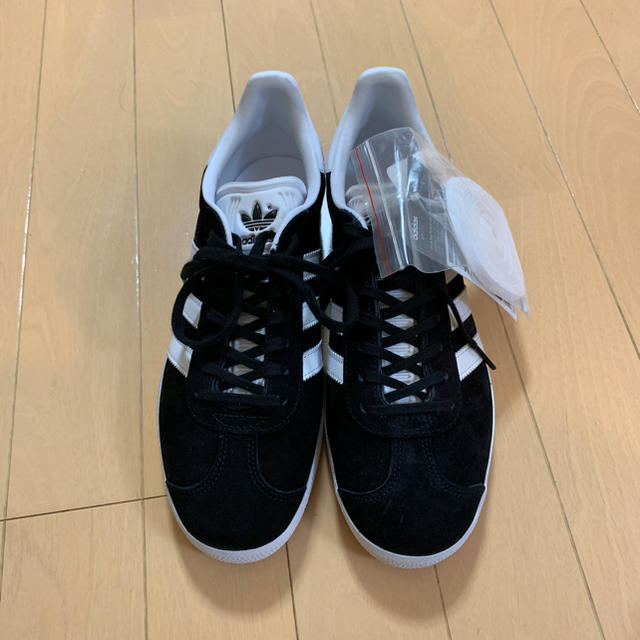 新品未使用 adidas ガゼル 黒 25