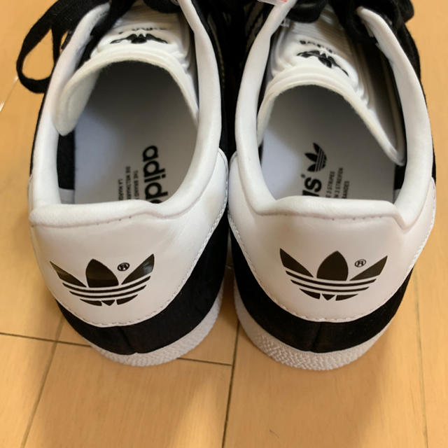 adidas(アディダス)の新品未使用 adidas ガゼル 黒 25 レディースの靴/シューズ(スニーカー)の商品写真