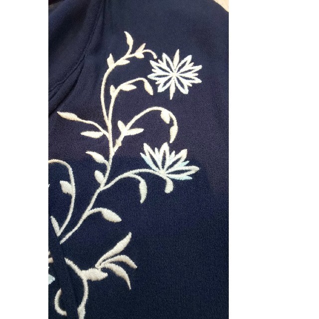EGOIST(エゴイスト)のエゴイスト 刺繍カットソー チュニック ネイビー レディースのトップス(カットソー(長袖/七分))の商品写真