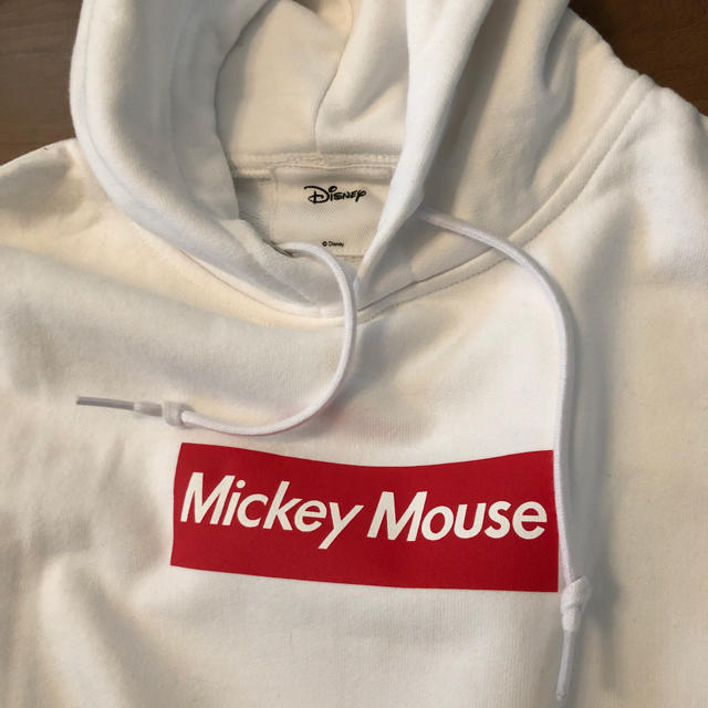 Disney(ディズニー)のDisney Mickey Mouse 白パーカー M メンズのトップス(パーカー)の商品写真