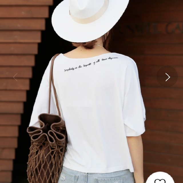 Ameri VINTAGE(アメリヴィンテージ)のAMERI

BACK LOGO TS

 ホワイト レディースのトップス(Tシャツ(半袖/袖なし))の商品写真