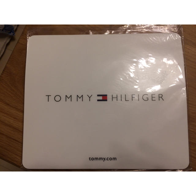 TOMMY HILFIGER(トミーヒルフィガー)のTOMMY HILFIGER マウスパッド インテリア/住まい/日用品の机/テーブル(オフィス/パソコンデスク)の商品写真