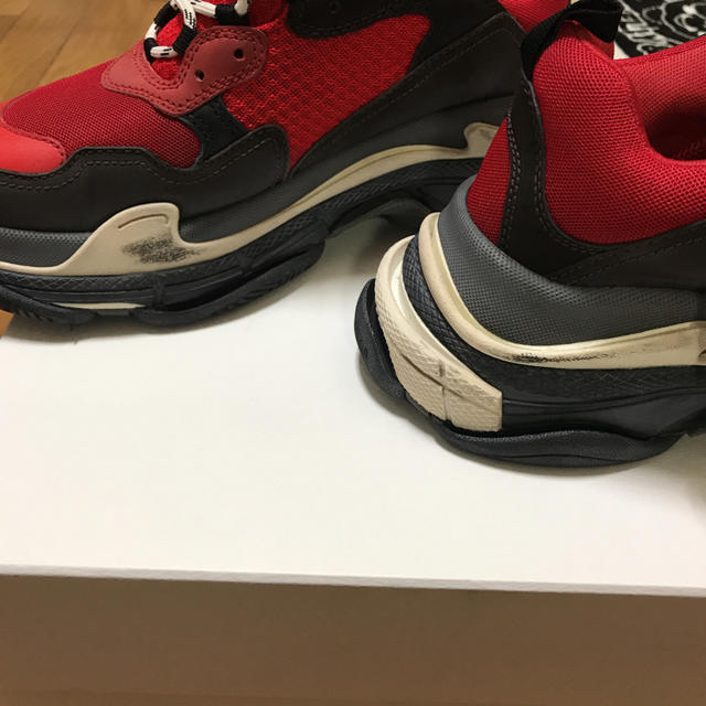 Balenciaga(バレンシアガ)の balenciaga triple s レッドブラック 43 メンズの靴/シューズ(スニーカー)の商品写真