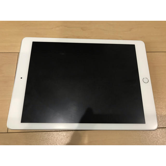 iPad(アイパッド)のiPad 2018 9.7インチ スマホ/家電/カメラのPC/タブレット(タブレット)の商品写真