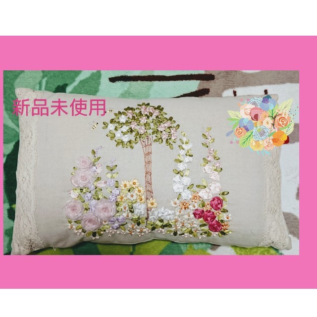 LAURA ASHLEY(ローラアシュレイ)のクッション  薔薇🌹花いっぱいリボン刺繍 インテリア/住まい/日用品のインテリア小物(クッション)の商品写真