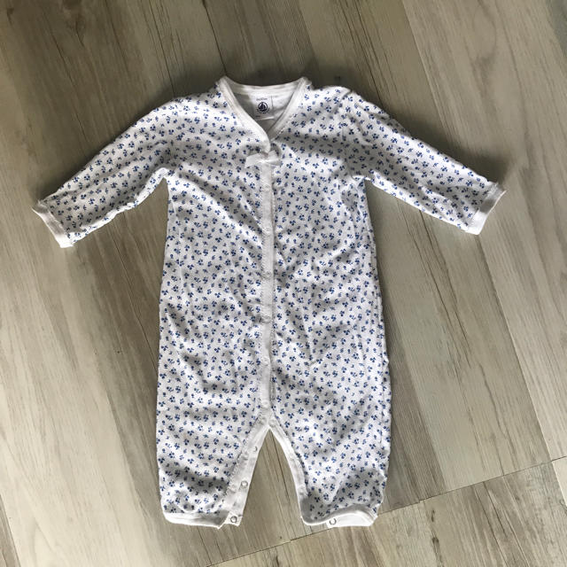 PETIT BATEAU(プチバトー)のプチバトーロンパース キッズ/ベビー/マタニティのベビー服(~85cm)(ロンパース)の商品写真