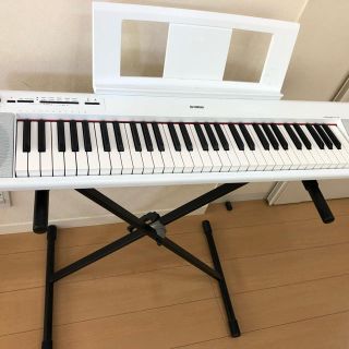 ヤマハ(ヤマハ)の【桜様宛】YAMAHA 電子キーボード piaggero ホワイト NP-12W(キーボード/シンセサイザー)