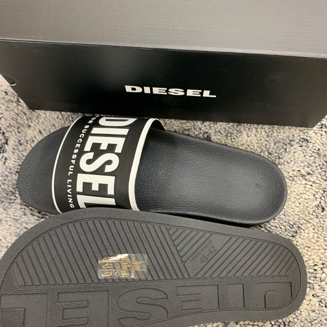 DIESEL(ディーゼル)のDIESELディーゼル新品ロゴ入りシャワーサンダル箱付き送料込み メンズの靴/シューズ(サンダル)の商品写真