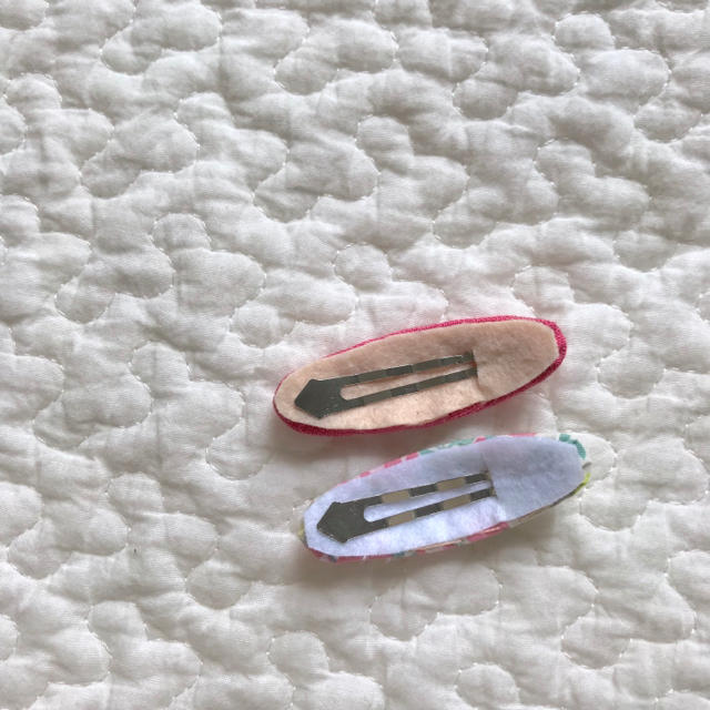 PETIT BATEAU(プチバトー)のcherry&liberty pin set ハンドメイドのキッズ/ベビー(ファッション雑貨)の商品写真