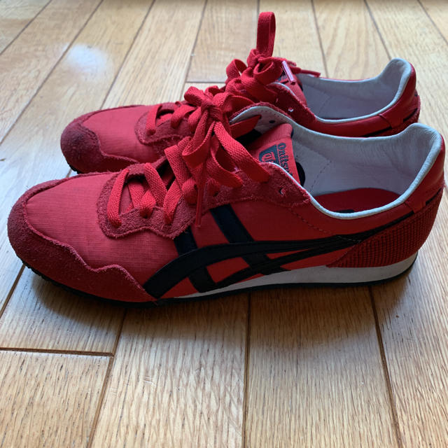 Onitsuka Tiger(オニツカタイガー)のオニツカタイガー ローカット スニーカー 赤 23,5cm レディースの靴/シューズ(スニーカー)の商品写真