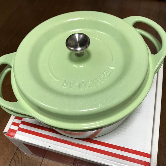 新品 バーミキュラ オーブンポットラウンド 22cm パールグリーン-