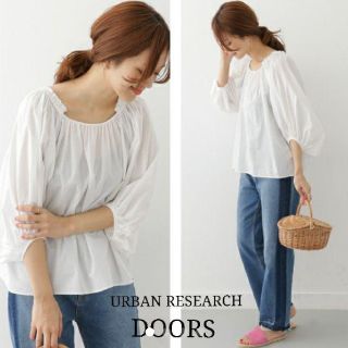 アーバンリサーチドアーズ(URBAN RESEARCH DOORS)の【着用１回★美品】DOORS  ギャザーワイドスリーブ(シャツ/ブラウス(長袖/七分))