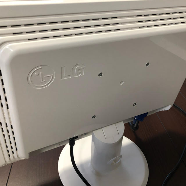 LG Electronics(エルジーエレクトロニクス)のLG 20インチワイド液晶モニター L206WTQ スマホ/家電/カメラのPC/タブレット(ディスプレイ)の商品写真