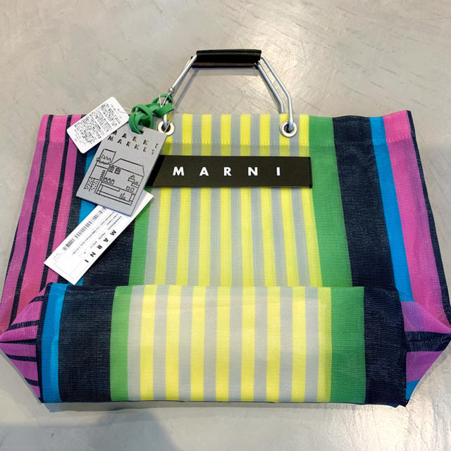Marni(マルニ)のMARNI マルニマーケット ストライプバッグ 新色ピンクキャンディ レディースのバッグ(ハンドバッグ)の商品写真