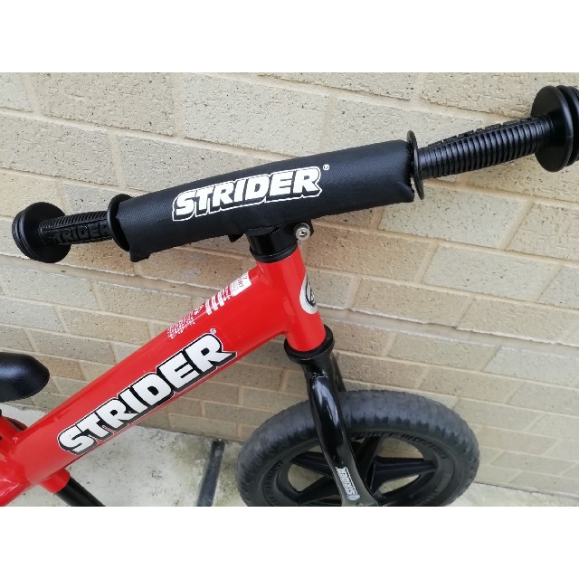 STRIDA(ストライダ)の正規品【ストライダー　スポーツタイプST−S4　レッド】12インチ キッズ/ベビー/マタニティの外出/移動用品(三輪車)の商品写真