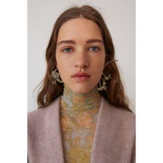 アクネ(ACNE)のＡＣＮＥ★ハイネック花柄カットソー(カットソー(長袖/七分))