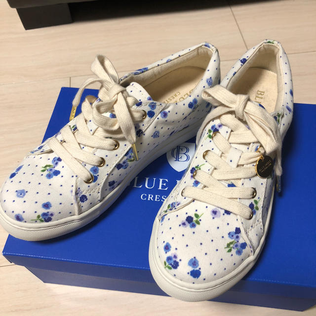 BURBERRY BLUE LABEL(バーバリーブルーレーベル)の新品 クレストブリッジ バーバリー スニーカー 早い者勝ち レディースの靴/シューズ(スニーカー)の商品写真