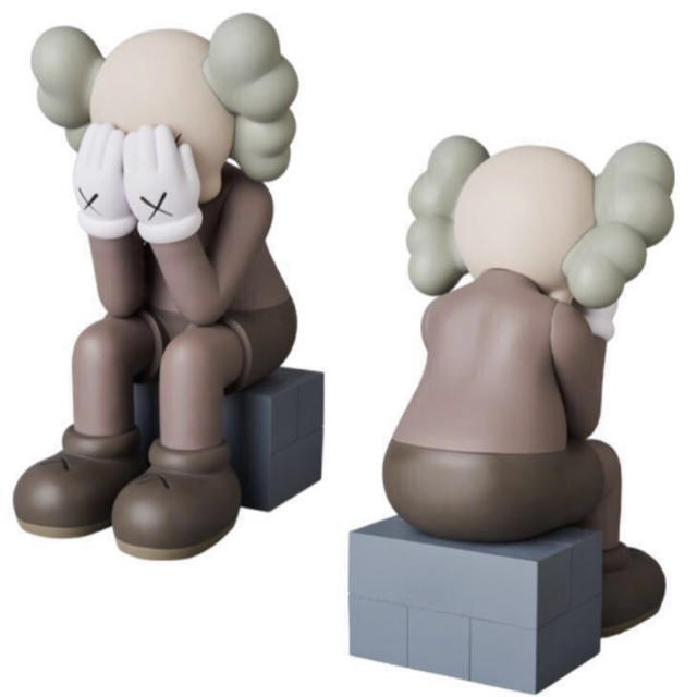 MEDICOM TOY(メディコムトイ)の国内正規品 KAWS PASSING THROUGH BROWN カウズ 送料込 エンタメ/ホビーのフィギュア(その他)の商品写真