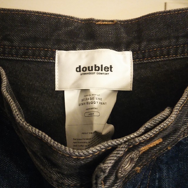 UNUSED(アンユーズド)の未使用品 doublet ダブレット 18AW 切り替え  ワイド デニム  メンズのパンツ(デニム/ジーンズ)の商品写真