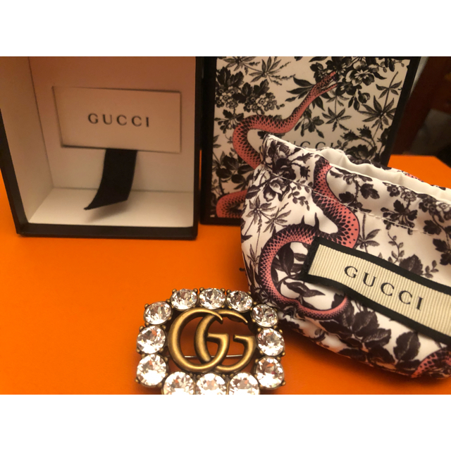 Gucci(グッチ)のグッチ2019年新作ブローチ レディースのアクセサリー(ブローチ/コサージュ)の商品写真