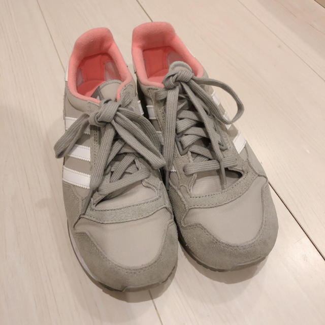 adidas(アディダス)のスニーカー BB5894 レディースの靴/シューズ(スニーカー)の商品写真