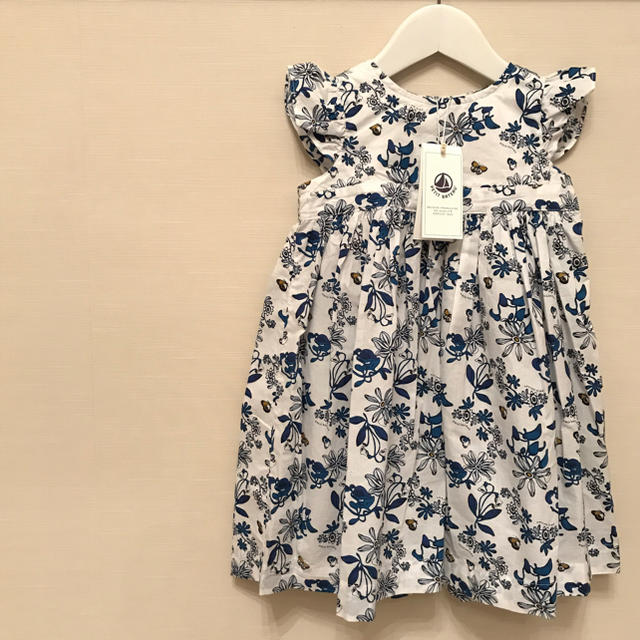 PETIT BATEAU(プチバトー)のプチバトー 19SS ブルーフラワーワンピース 36m  キッズ/ベビー/マタニティのキッズ服女の子用(90cm~)(ワンピース)の商品写真