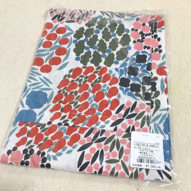 marimekko(マリメッコ)のmarimekko マリメッコ エプロン 伊勢丹 ヴァスキナ VASKYNA インテリア/住まい/日用品のキッチン/食器(収納/キッチン雑貨)の商品写真