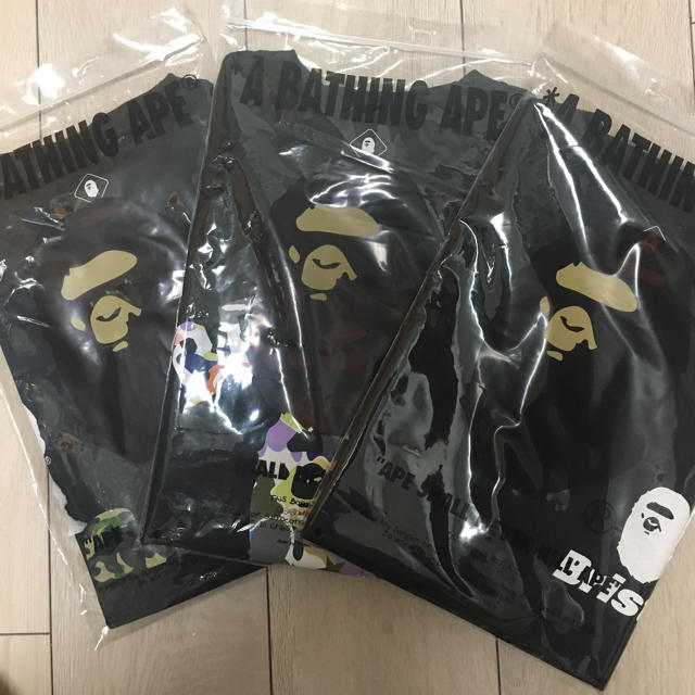 F.C.R.B.(エフシーアールビー)のBAPE x F.C.R.B. BACK EMBLEM TEE Mサイズ メンズのトップス(Tシャツ/カットソー(半袖/袖なし))の商品写真