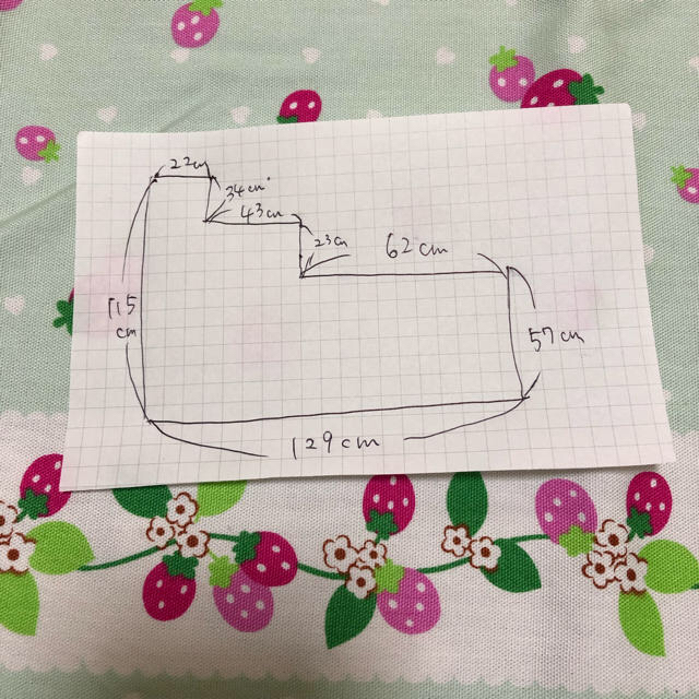 はぎれ いちご柄 ハンドメイドの素材/材料(生地/糸)の商品写真