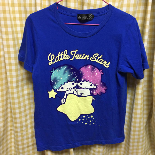 LISTEN FLAVOR(リッスンフレーバー)のリッスンフレーバー サンリオコラボTシャツ リトルツインスターズ  レディースのトップス(Tシャツ(半袖/袖なし))の商品写真