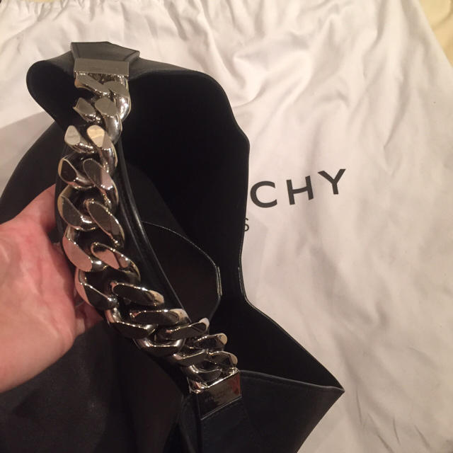 GIVENCHY(ジバンシィ)の最終値下げ GIVENCHY  Infinity hobo bag レディースのバッグ(トートバッグ)の商品写真