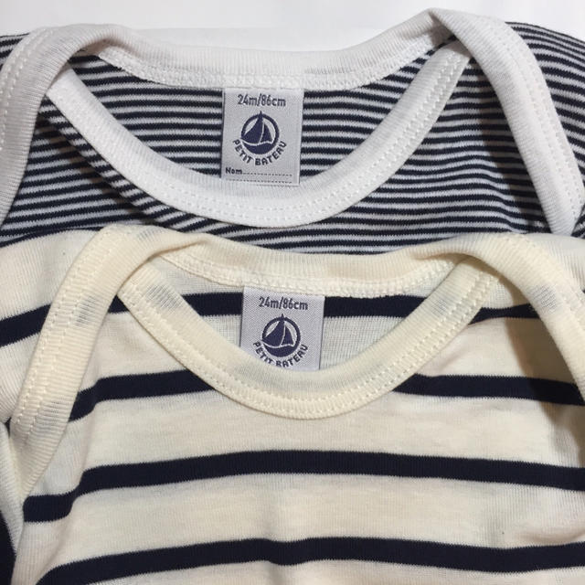 PETIT BATEAU(プチバトー)のabc♡様専用 プチバトー 24m ミラレ&マリニエール半袖ボディ２枚組 キッズ/ベビー/マタニティのベビー服(~85cm)(肌着/下着)の商品写真