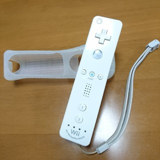 ウィー(Wii)のWiiリモコンプラス+ストラップ ジャケット付(その他)