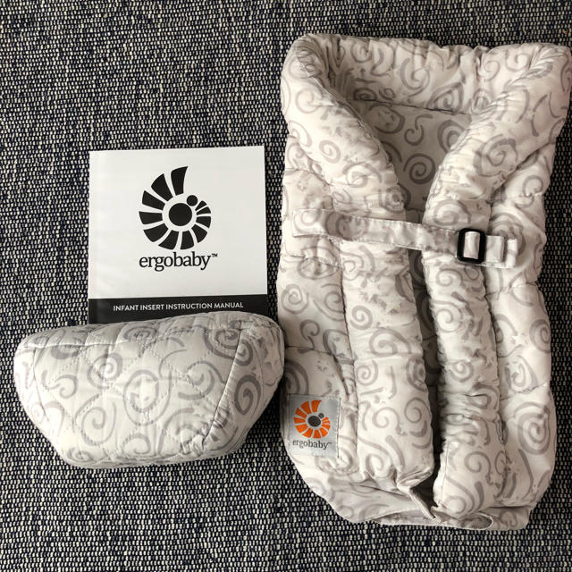 Ergobaby(エルゴベビー)のエルゴベビー  インファントインサート（箱なし） キッズ/ベビー/マタニティの外出/移動用品(抱っこひも/おんぶひも)の商品写真