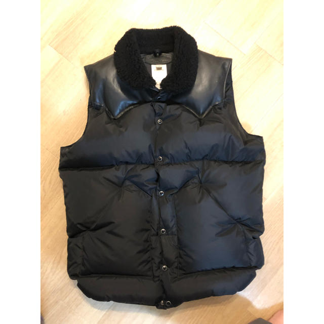 Rocky Mountain Featherbed(ロッキーマウンテンフェザーベッド)のRocky Mountain クリスティー ダウン ベスト ロッキーマウンテン メンズのジャケット/アウター(ダウンベスト)の商品写真