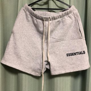 フィアオブゴッド(FEAR OF GOD)のfog essentials ロゴハーフパンツ グレー M(ショートパンツ)